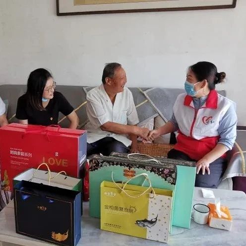 中鲁食品公司开展走访慰问“双报到”社区老党员活动